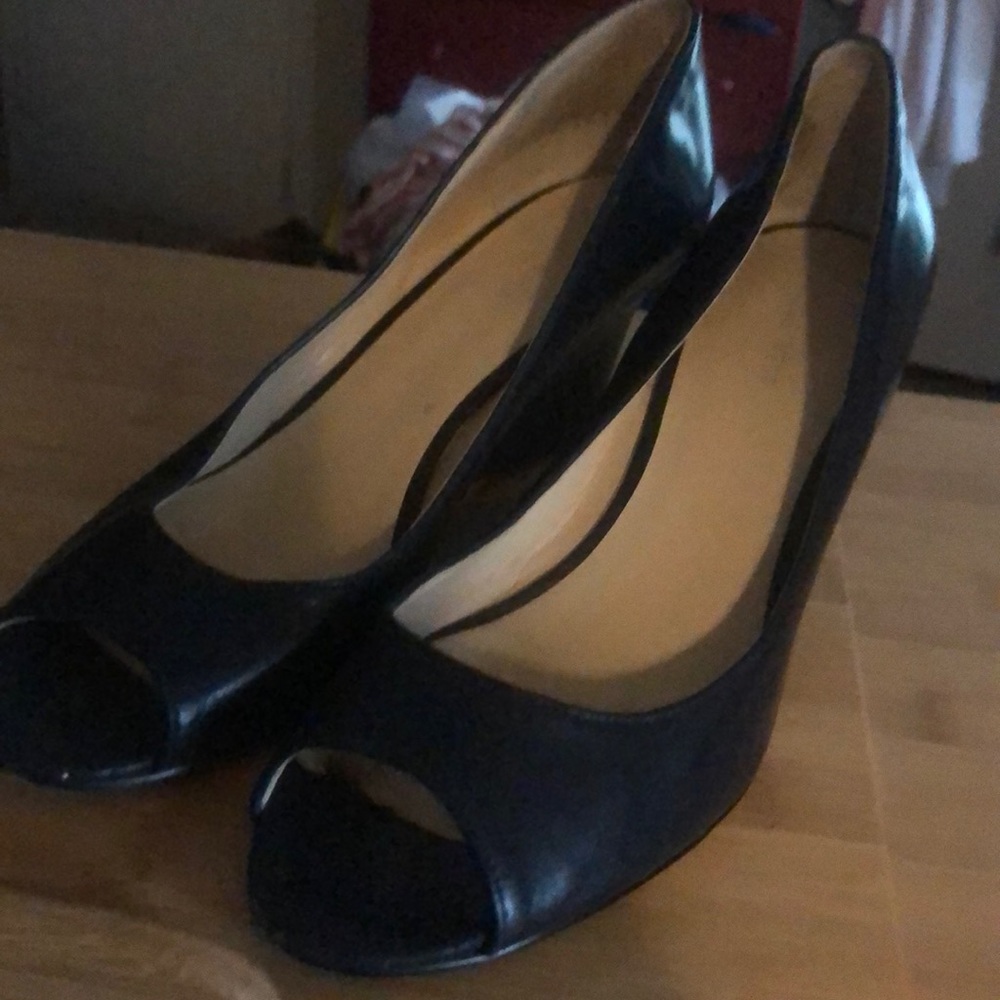 Black wedge heels